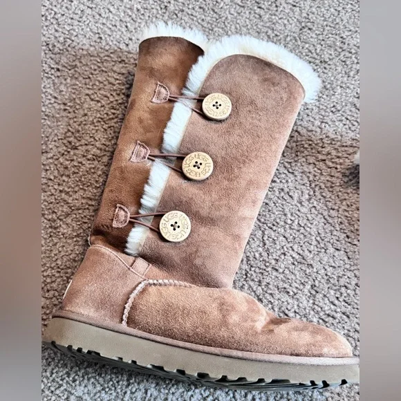 UGG Cream Sheepskin Lining - Picture 2 of 9